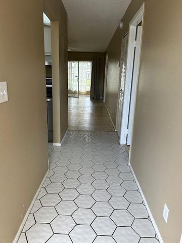 160 Lake Gloria Drive 160, West Palm Beach, FL 33411