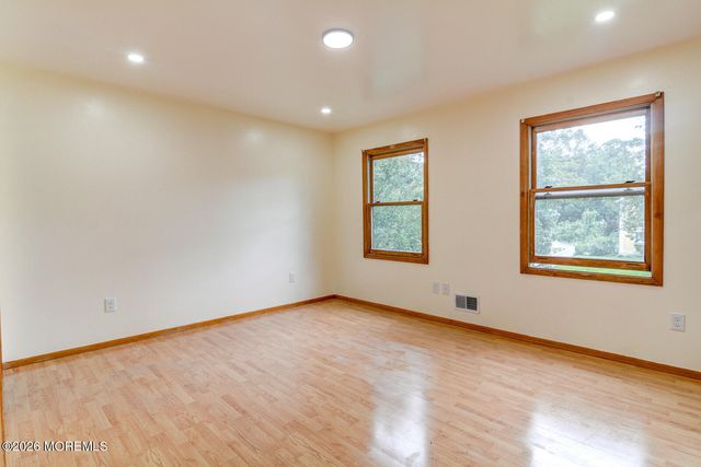 195 Edgemere Court, Toms River, NJ 08755