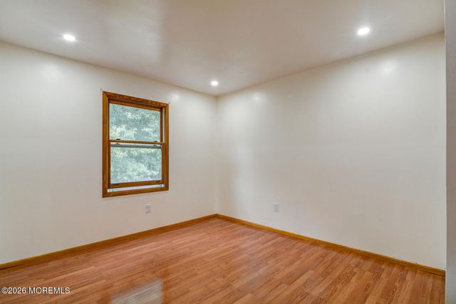 195 Edgemere Court, Toms River, NJ 08755