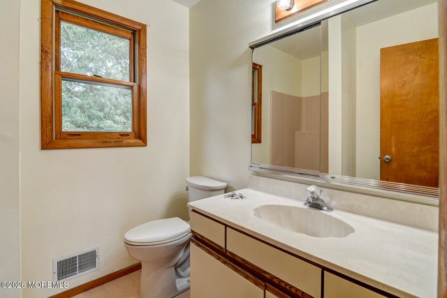 195 Edgemere Court, Toms River, NJ 08755