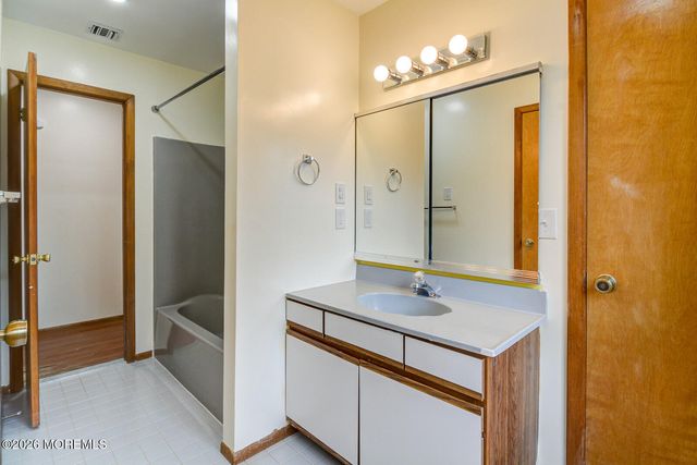 195 Edgemere Court, Toms River, NJ 08755