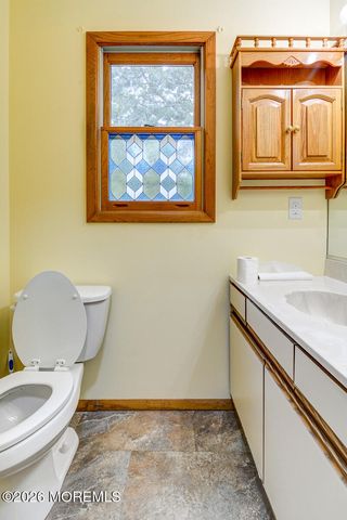 195 Edgemere Court, Toms River, NJ 08755