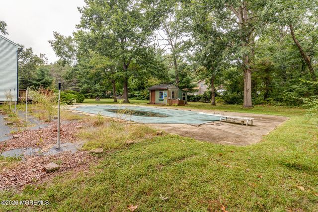195 Edgemere Court, Toms River, NJ 08755