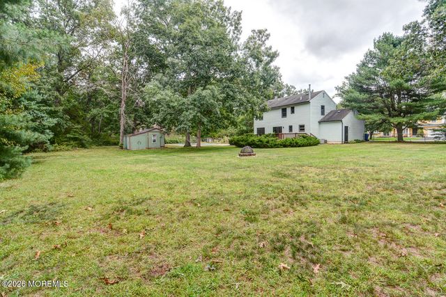 195 Edgemere Court, Toms River, NJ 08755