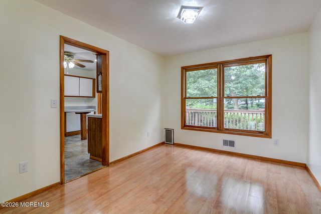 195 Edgemere Court, Toms River, NJ 08755