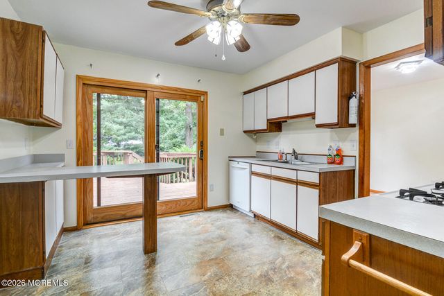 195 Edgemere Court, Toms River, NJ 08755