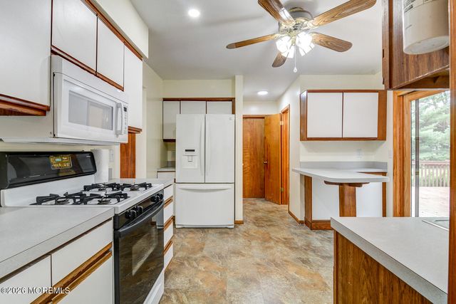 195 Edgemere Court, Toms River, NJ 08755