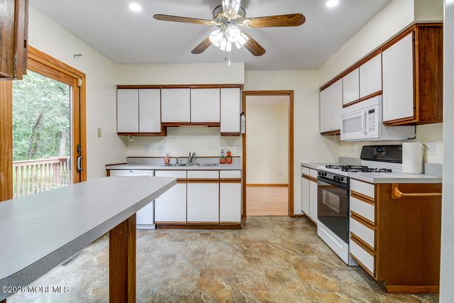 195 Edgemere Court, Toms River, NJ 08755