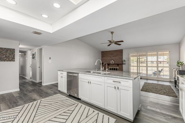 4722 E AHWATUKEE Drive, Phoenix, AZ 85044