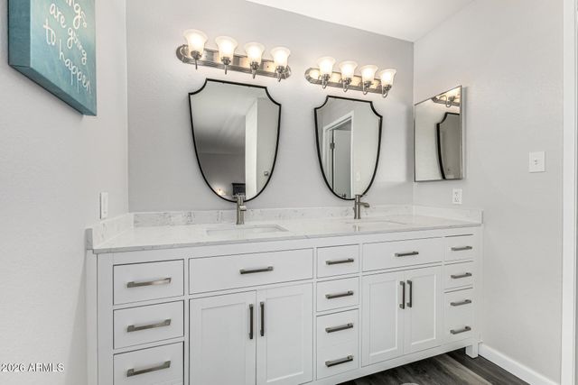 4722 E AHWATUKEE Drive, Phoenix, AZ 85044