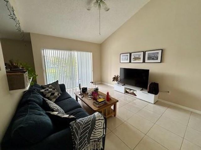 2620 S University Drive 204, Davie, FL 33328