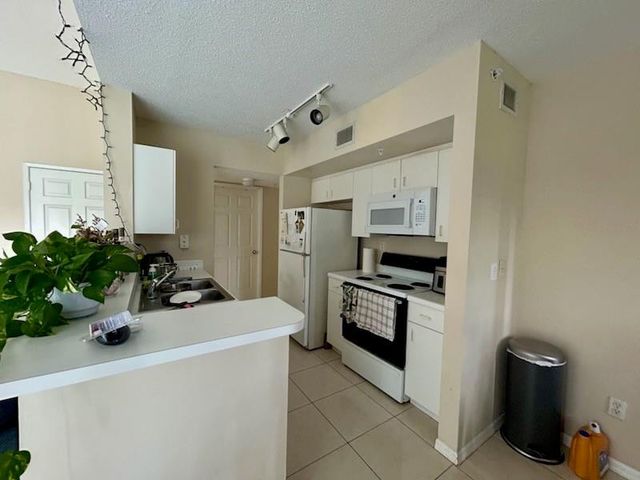 2620 S University Drive 204, Davie, FL 33328