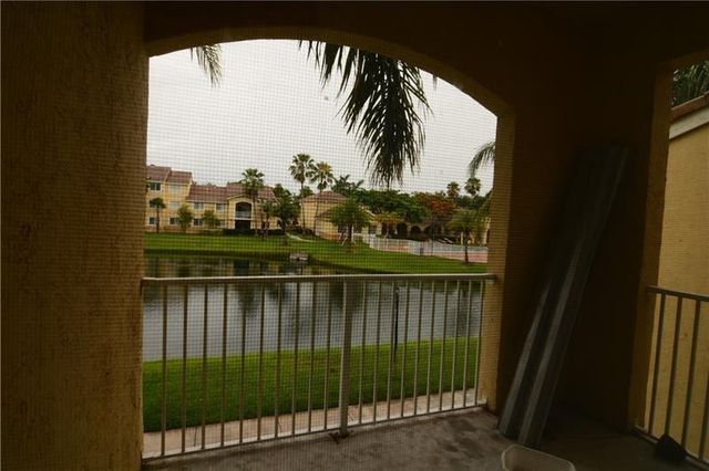 2620 S University Drive 204, Davie, FL 33328