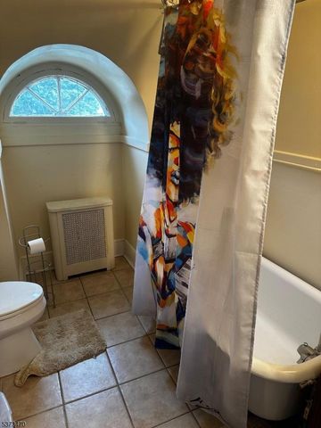 26 E Park St, East Orange City, NJ 07017