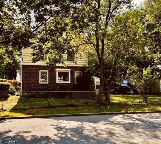 26 E Park St, East Orange City, NJ 07017