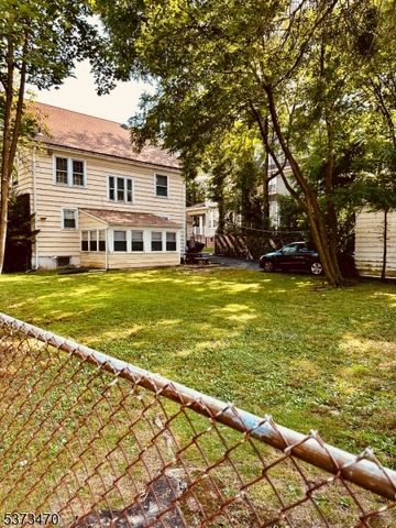 26 E Park St, East Orange City, NJ 07017