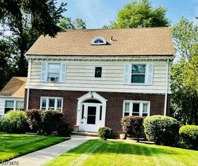 26 E Park St, East Orange City, NJ 07017