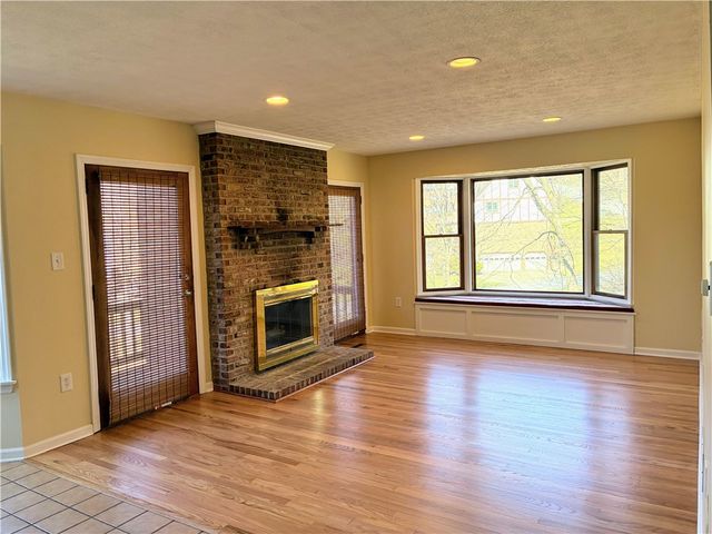 624 Hidden Oak Dr, Jefferson Hills, PA 15025