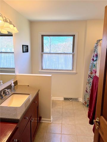 624 Hidden Oak Dr, Jefferson Hills, PA 15025