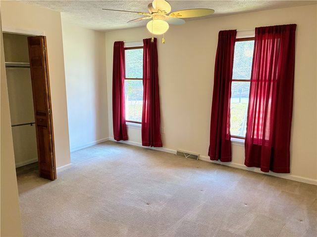 624 Hidden Oak Dr, Jefferson Hills, PA 15025