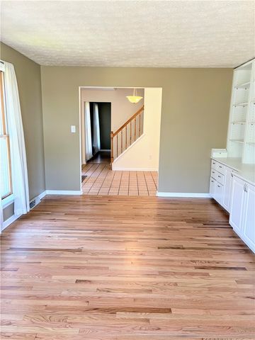 624 Hidden Oak Dr, Jefferson Hills, PA 15025