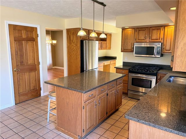 624 Hidden Oak Dr, Jefferson Hills, PA 15025