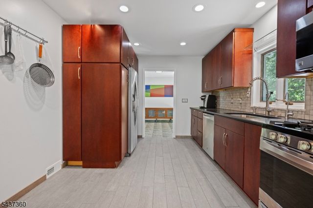 18 Aspen Rd, West Orange Twp., NJ 07052