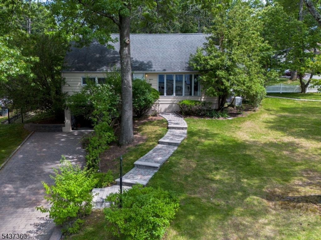 18 Aspen Rd, West Orange Twp., NJ 07052