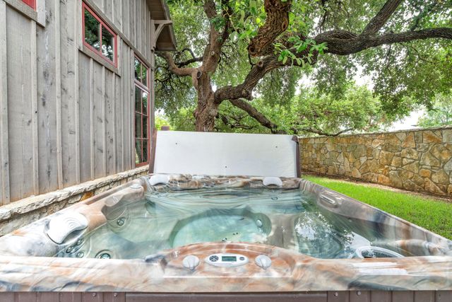 19404 Bold Venture DR 17, Spicewood, TX 78669