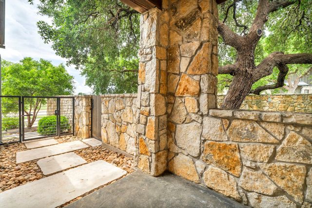 19404 Bold Venture DR 17, Spicewood, TX 78669