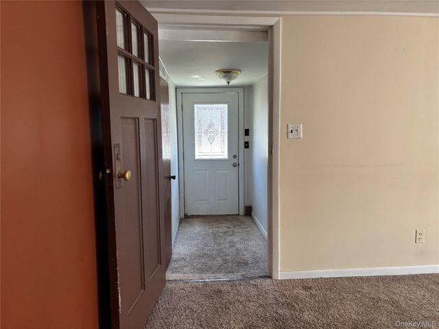 647 S Drury Lane, Rock Tavern, NY 12549