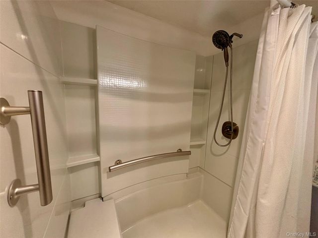 647 S Drury Lane, Rock Tavern, NY 12549