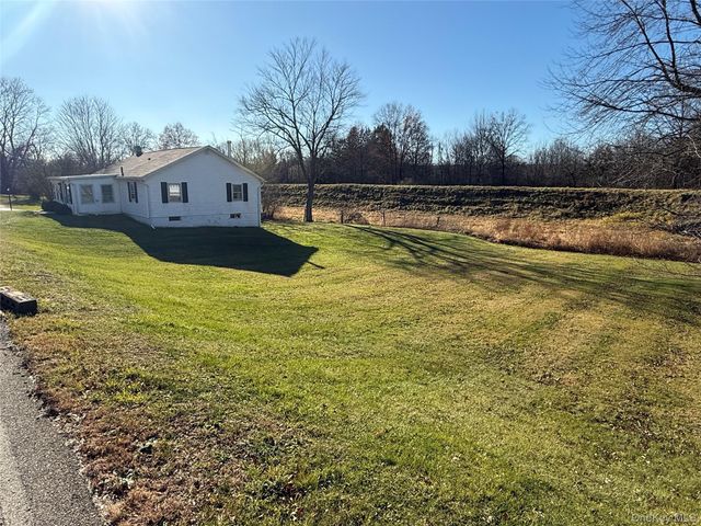 647 S Drury Lane, Rock Tavern, NY 12549