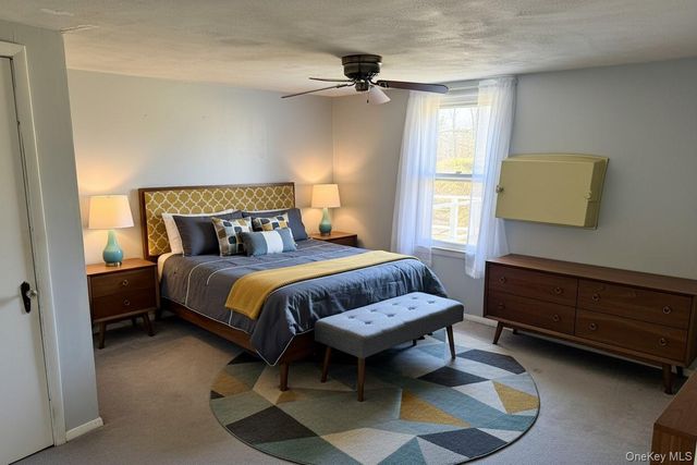 647 S Drury Lane, Rock Tavern, NY 12549