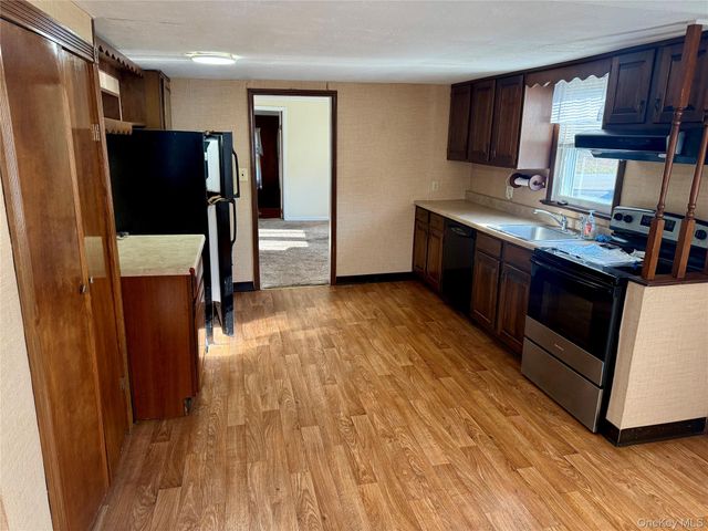 647 S Drury Lane, Rock Tavern, NY 12549