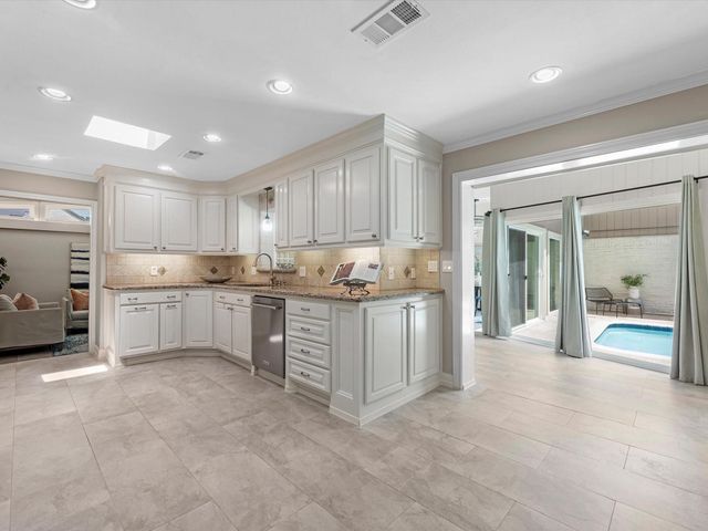 227 Faust Lane, Houston, TX 77024
