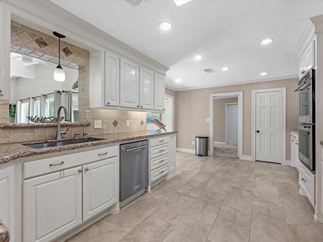 227 Faust Lane, Houston, TX 77024