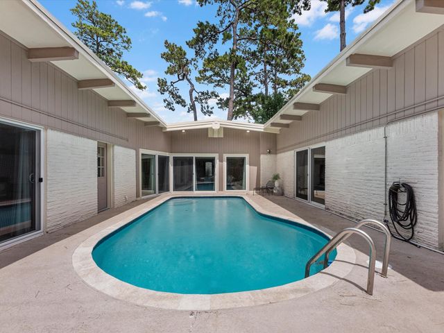 227 Faust Lane, Houston, TX 77024