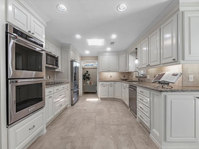 227 Faust Lane, Houston, TX 77024