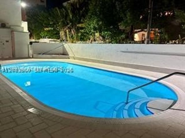 290 Sunrise Dr 301, Key Biscayne, FL 33149