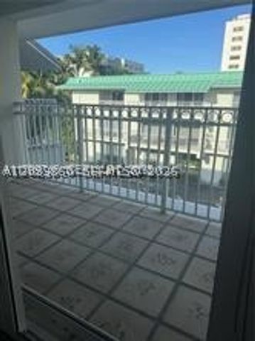 290 Sunrise Dr 301, Key Biscayne, FL 33149