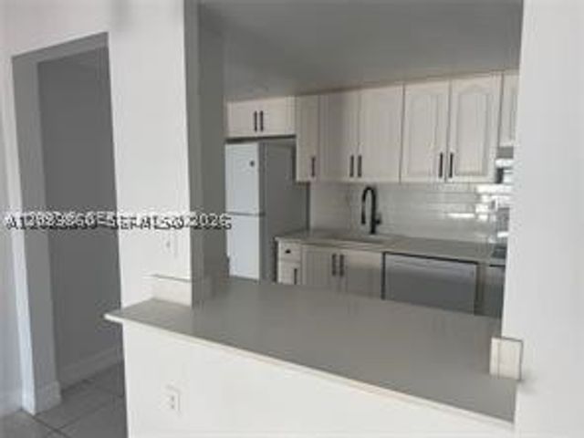 290 Sunrise Dr 301, Key Biscayne, FL 33149