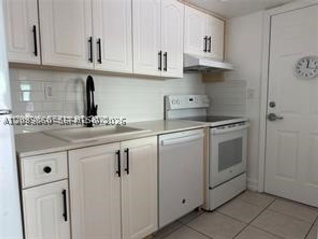 290 Sunrise Dr 301, Key Biscayne, FL 33149