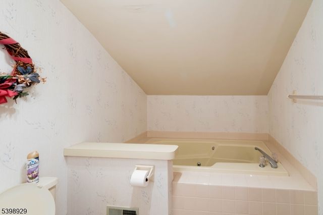 10 Augusta Dr, Vernon Twp., NJ 07462