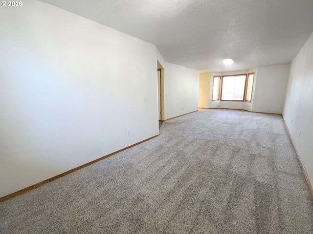 4372 Se PINE Way, Hillsboro, OR 97123