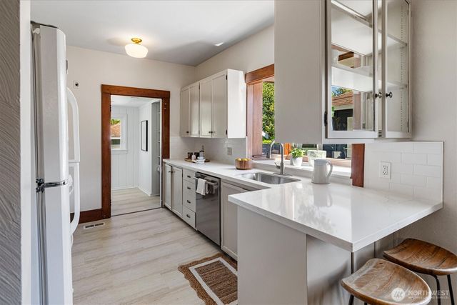 4754 4th Avenue NE, Seattle, WA 98105