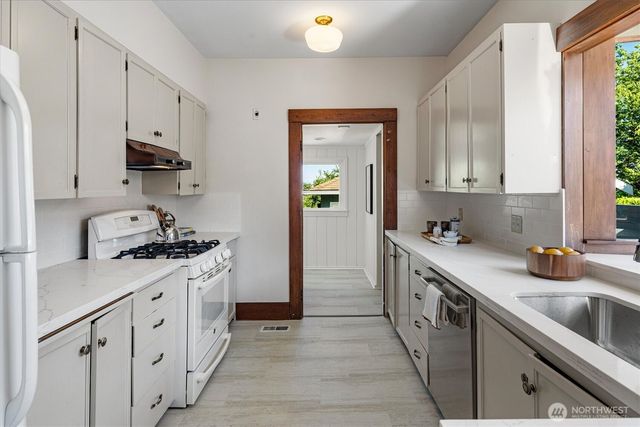 4754 4th Avenue NE, Seattle, WA 98105