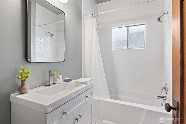 4754 4th Avenue NE, Seattle, WA 98105