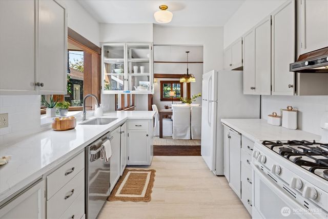 4754 4th Avenue NE, Seattle, WA 98105