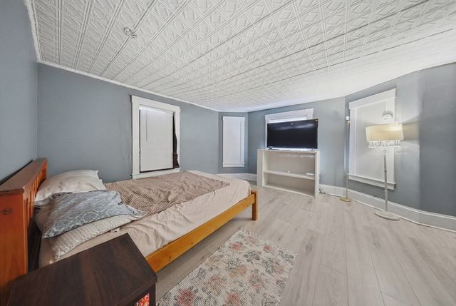 70 Pleasant St, Lowell, MA 01852